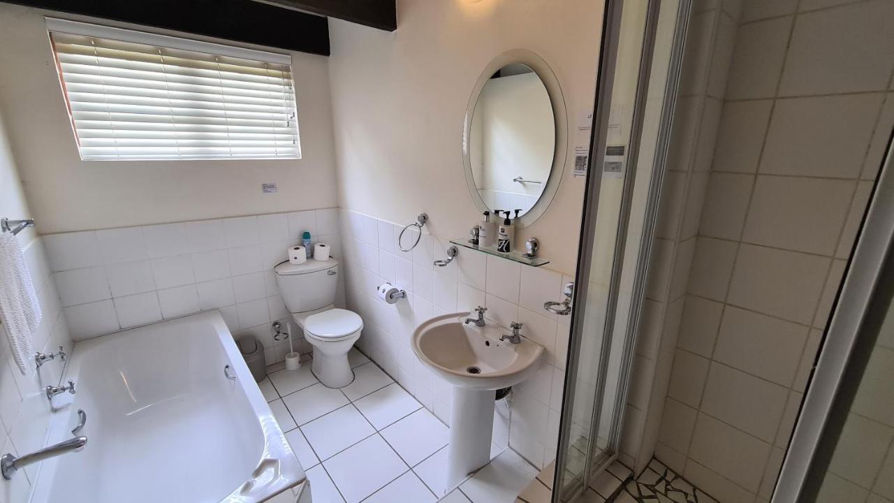 Hathaway Guest House Ист-Лондон Экстерьер фото