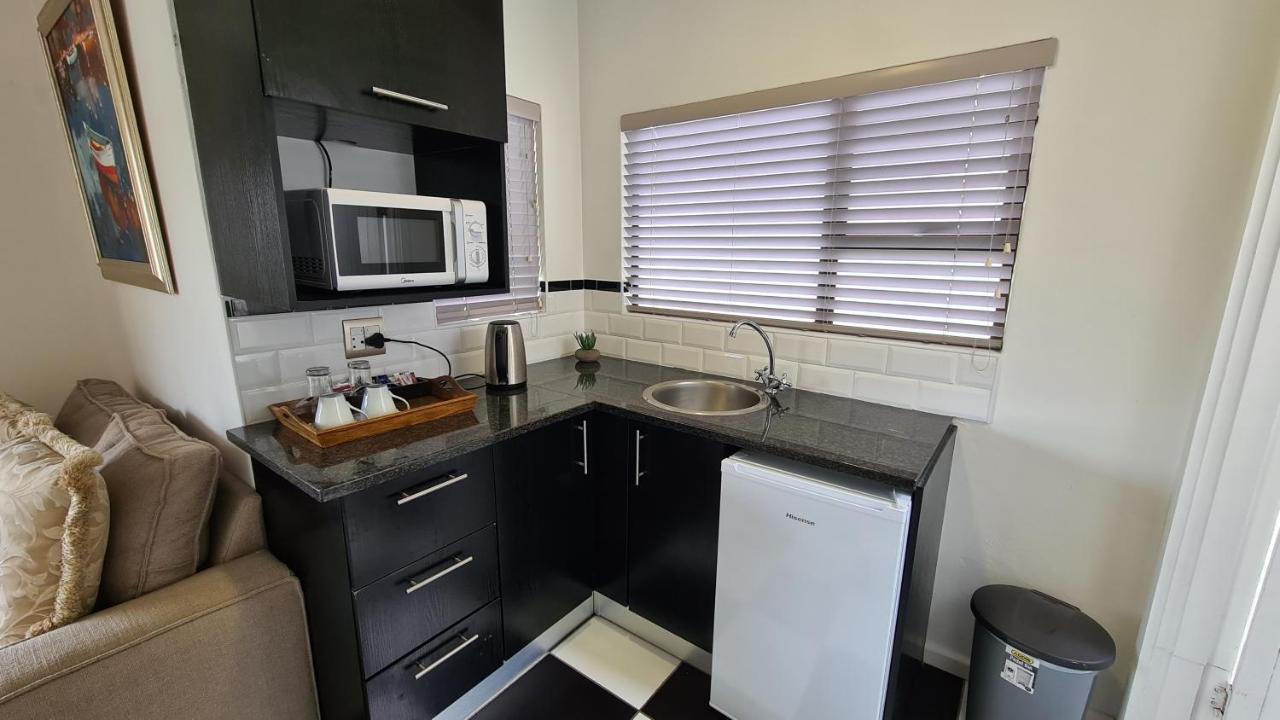 Hathaway Guest House Ист-Лондон Экстерьер фото