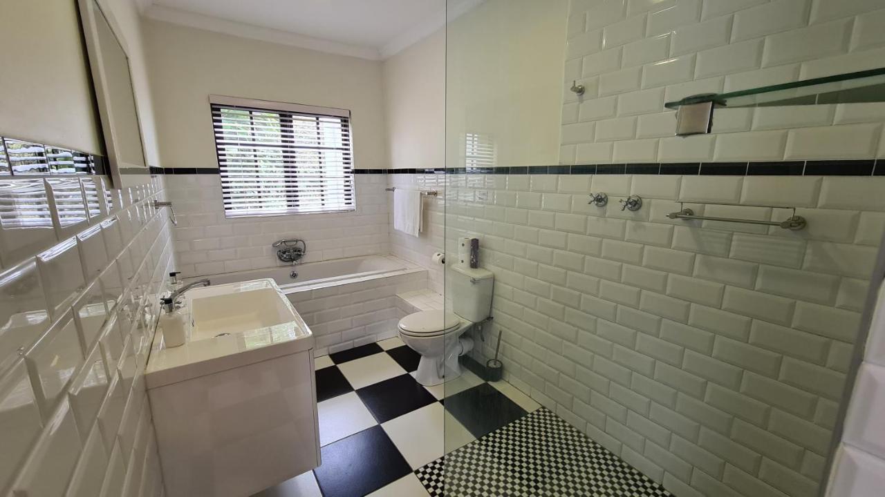 Hathaway Guest House Ист-Лондон Экстерьер фото