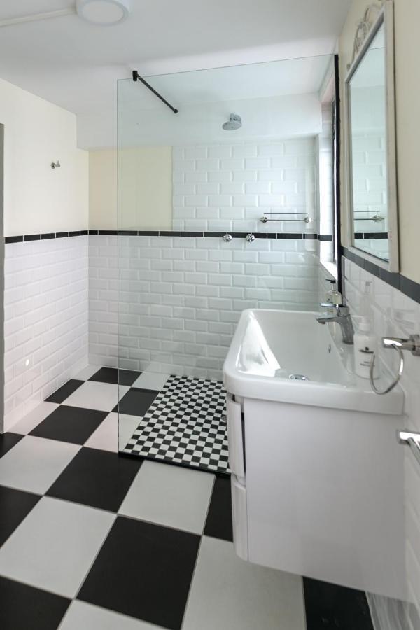 Hathaway Guest House Ист-Лондон Экстерьер фото