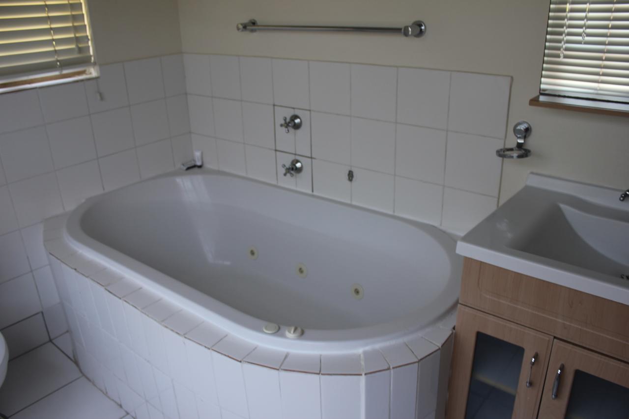 Hathaway Guest House Ист-Лондон Экстерьер фото